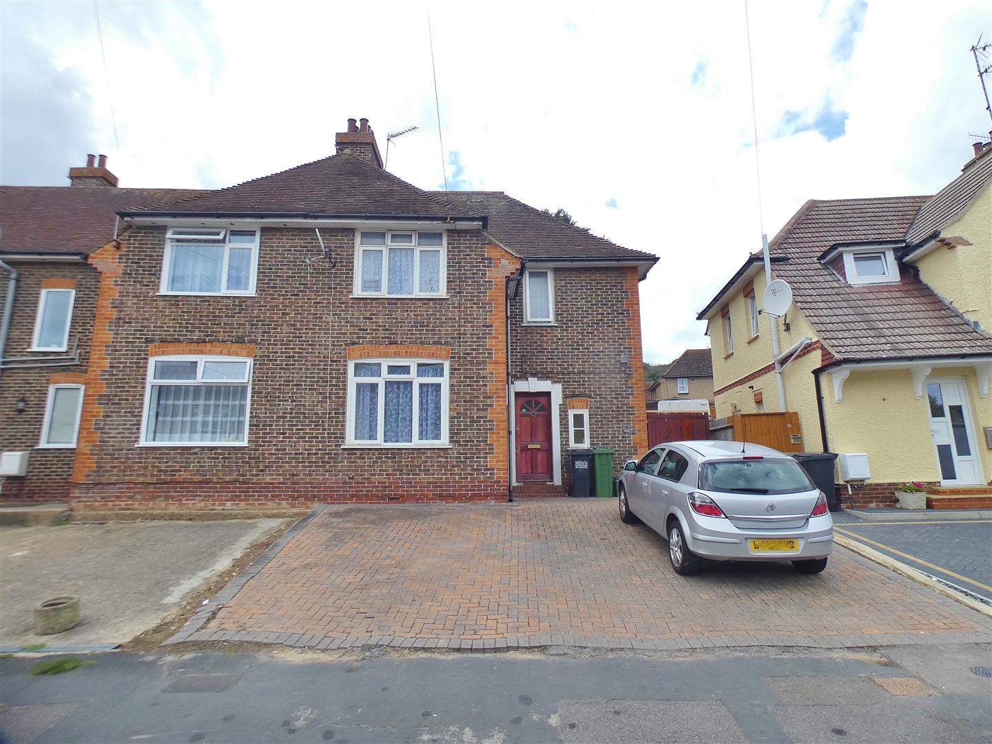 For Sale House SemiDetached in Cavalry Crescent, Eastbourne